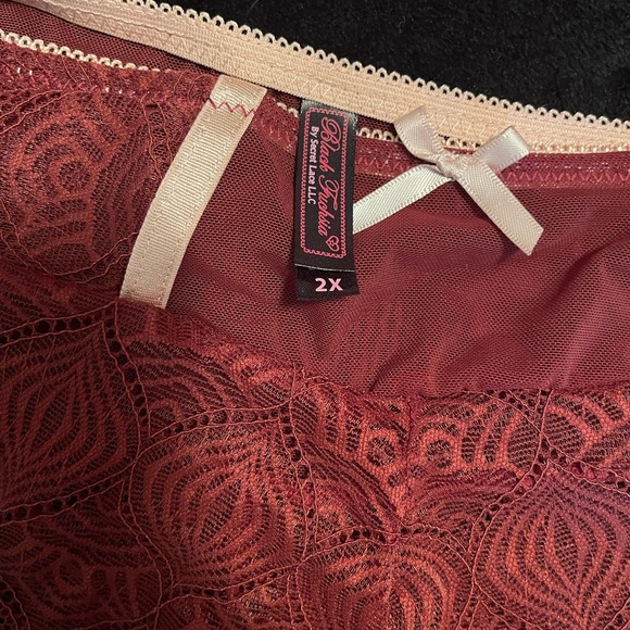 Lingerie - Picture 2 of 4